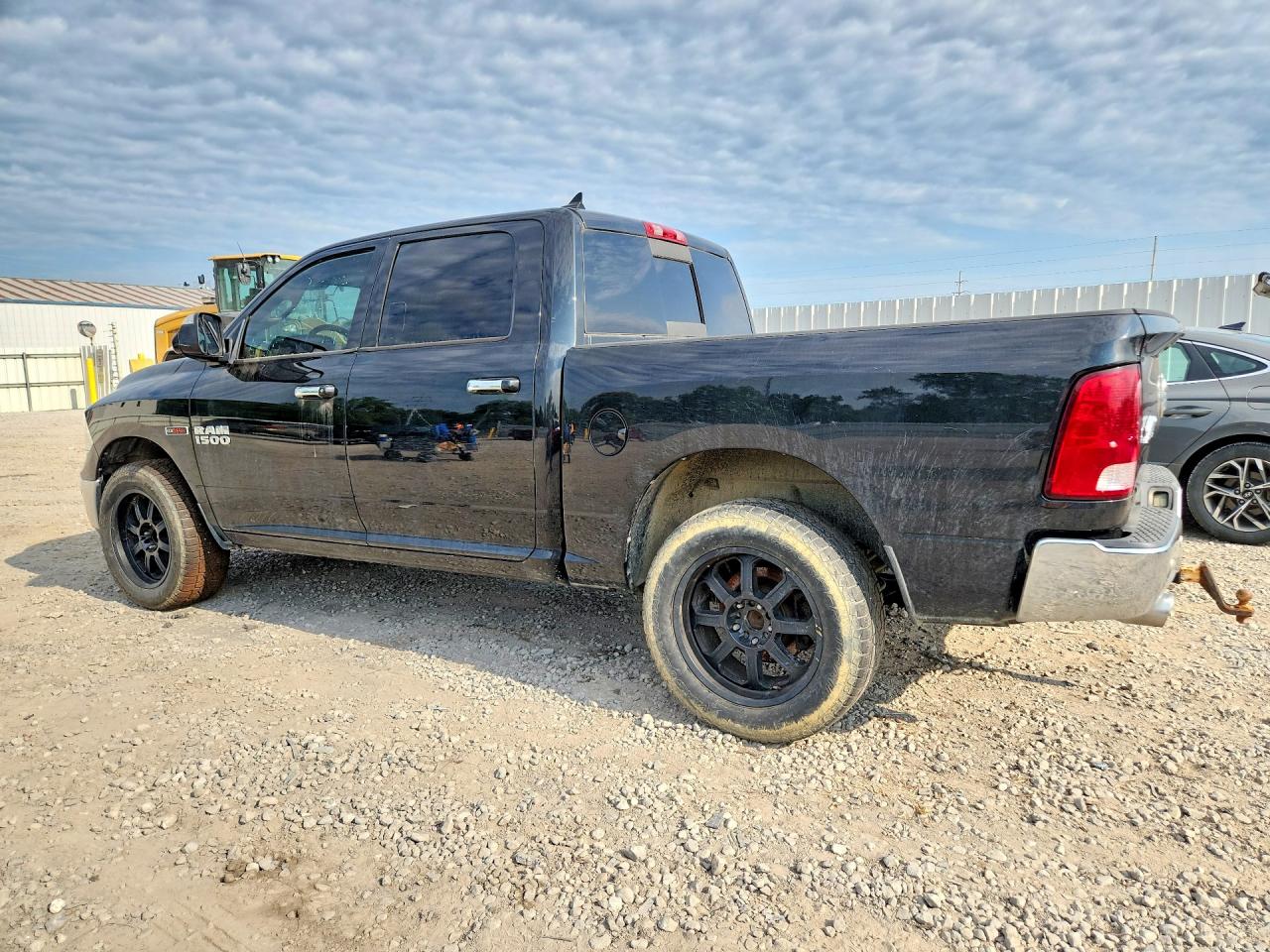 2015 RAM 1500 SLT — снимка 2