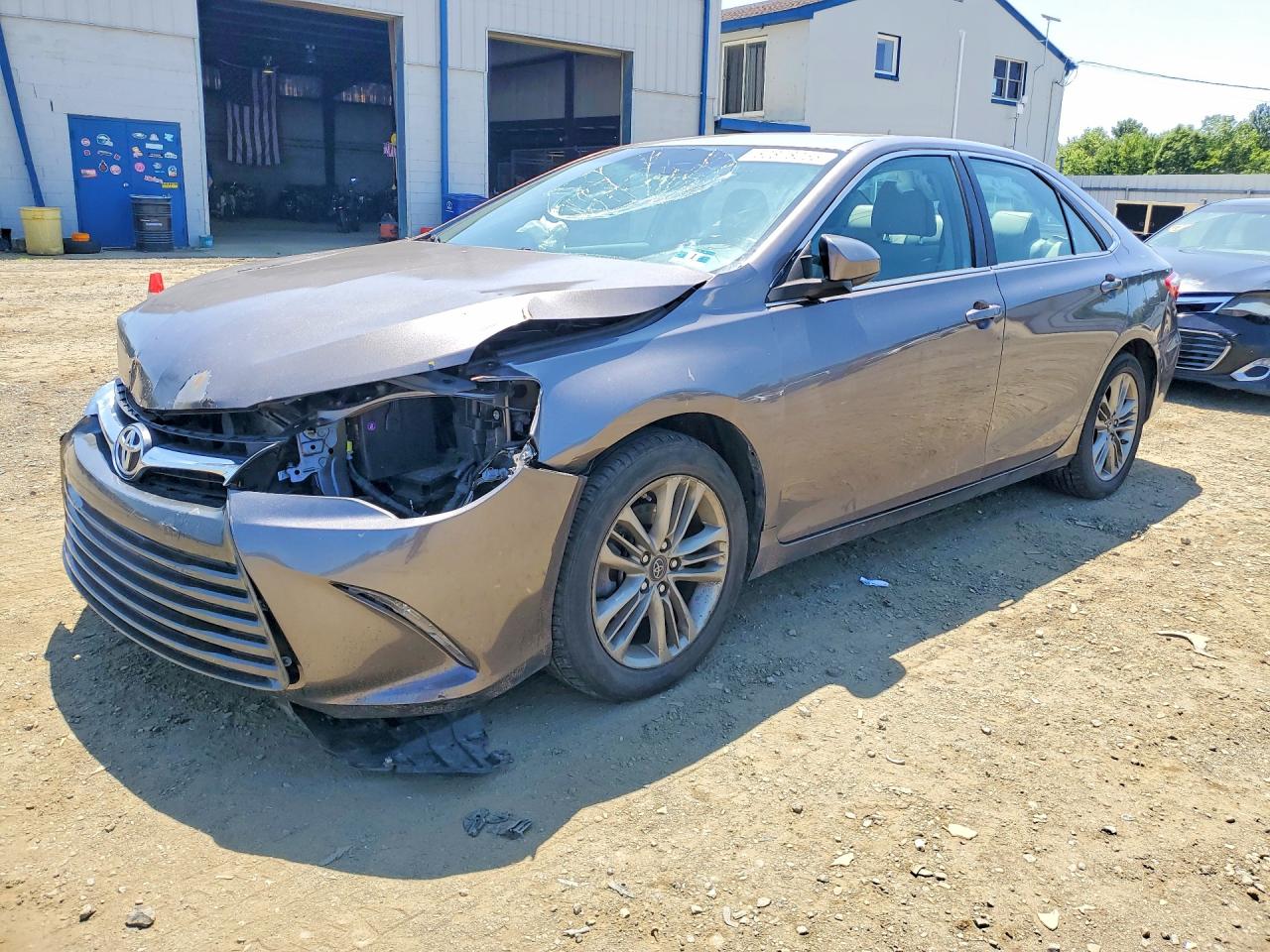 2016 TOYOTA CAMRY SE
