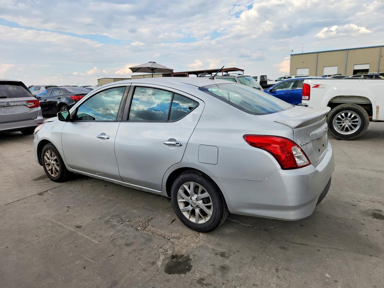 2018 NISSAN VERSA SV — снимка 2