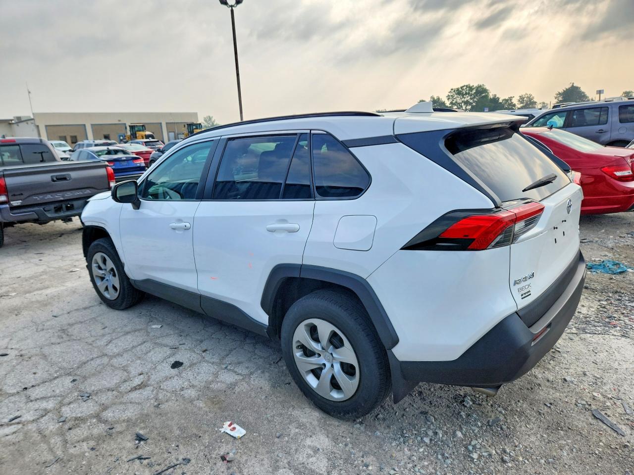2021 TOYOTA RAV4 LE — снимка 2