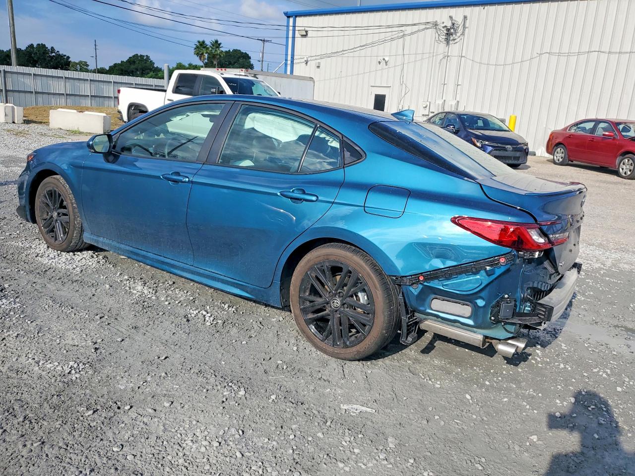 2026 TOYOTA CAMRY SE — снимка 2