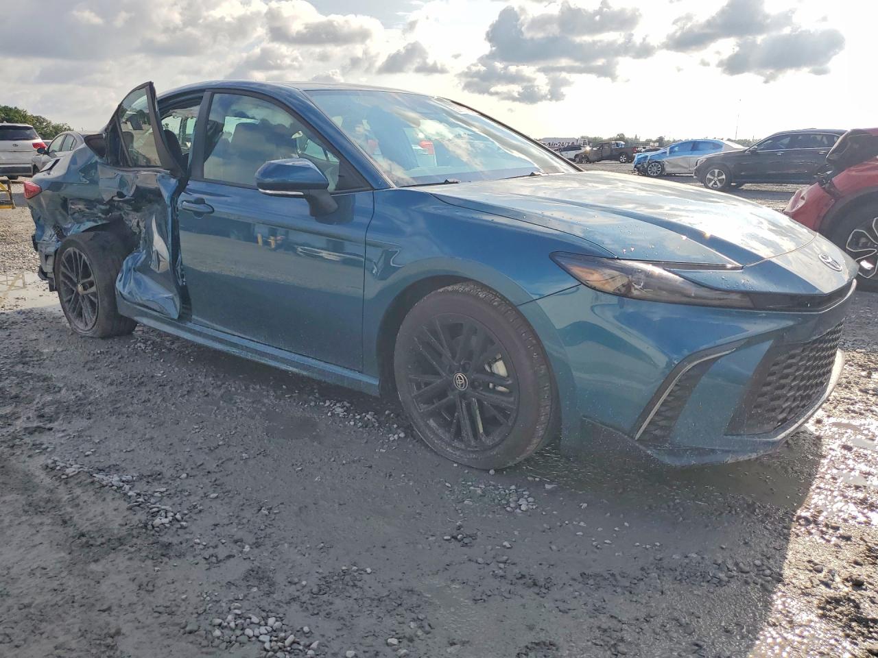 2026 TOYOTA CAMRY SE — снимка 4