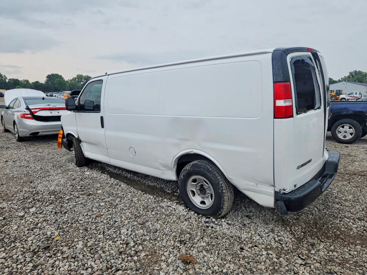 2020 CHEVROLET EXPRESS G2500 — снимка 2
