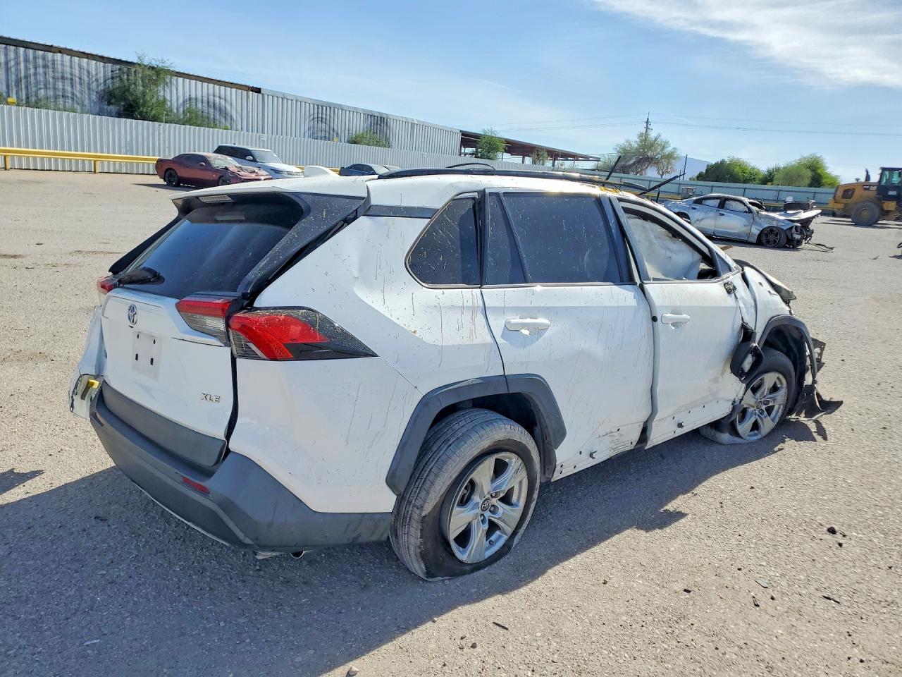 2019 TOYOTA RAV4 XLE — снимка 3