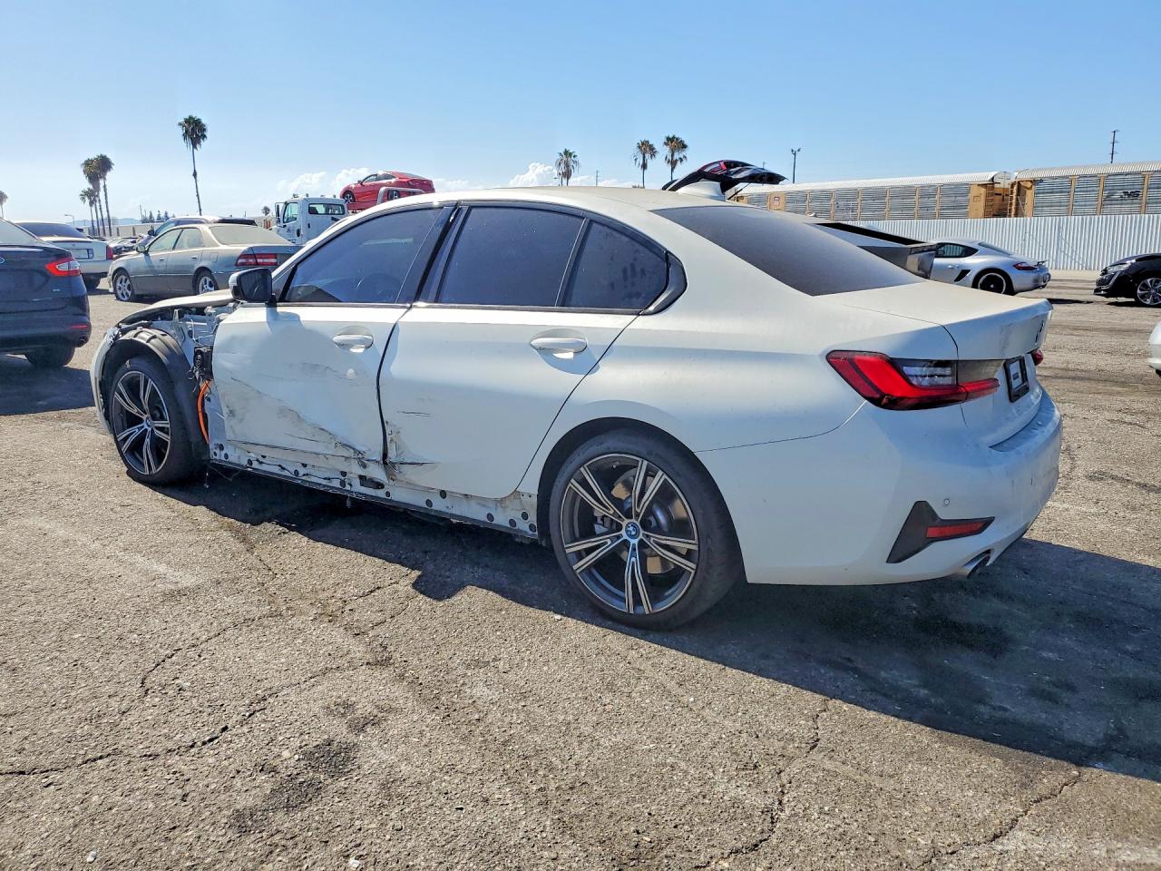 2022 BMW 330E — снимка 2
