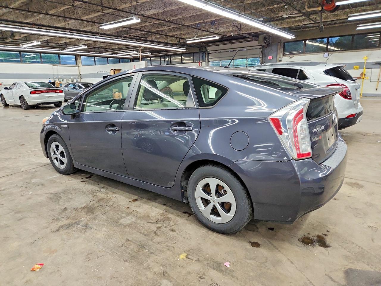 2015 TOYOTA PRIUS TWO — снимка 2