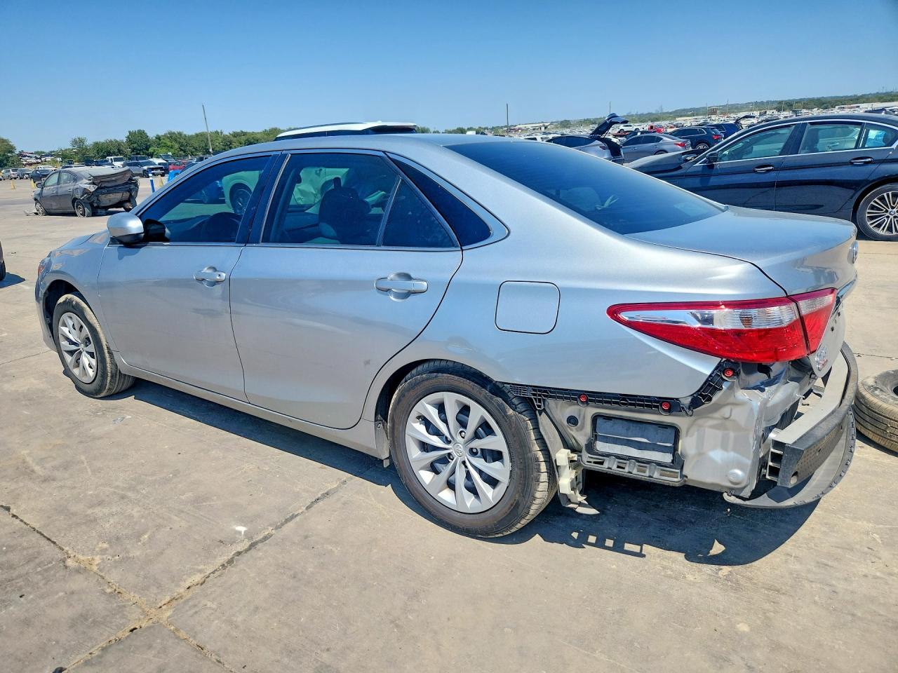 2015 TOYOTA CAMRY LE — снимка 2