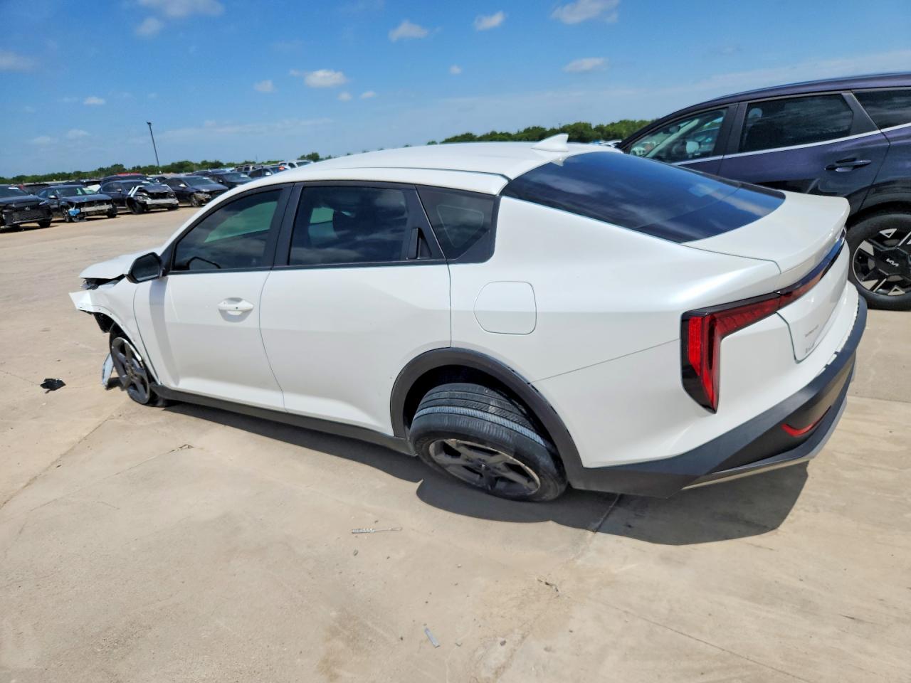 2025 KIA K4 LXS — снимка 2