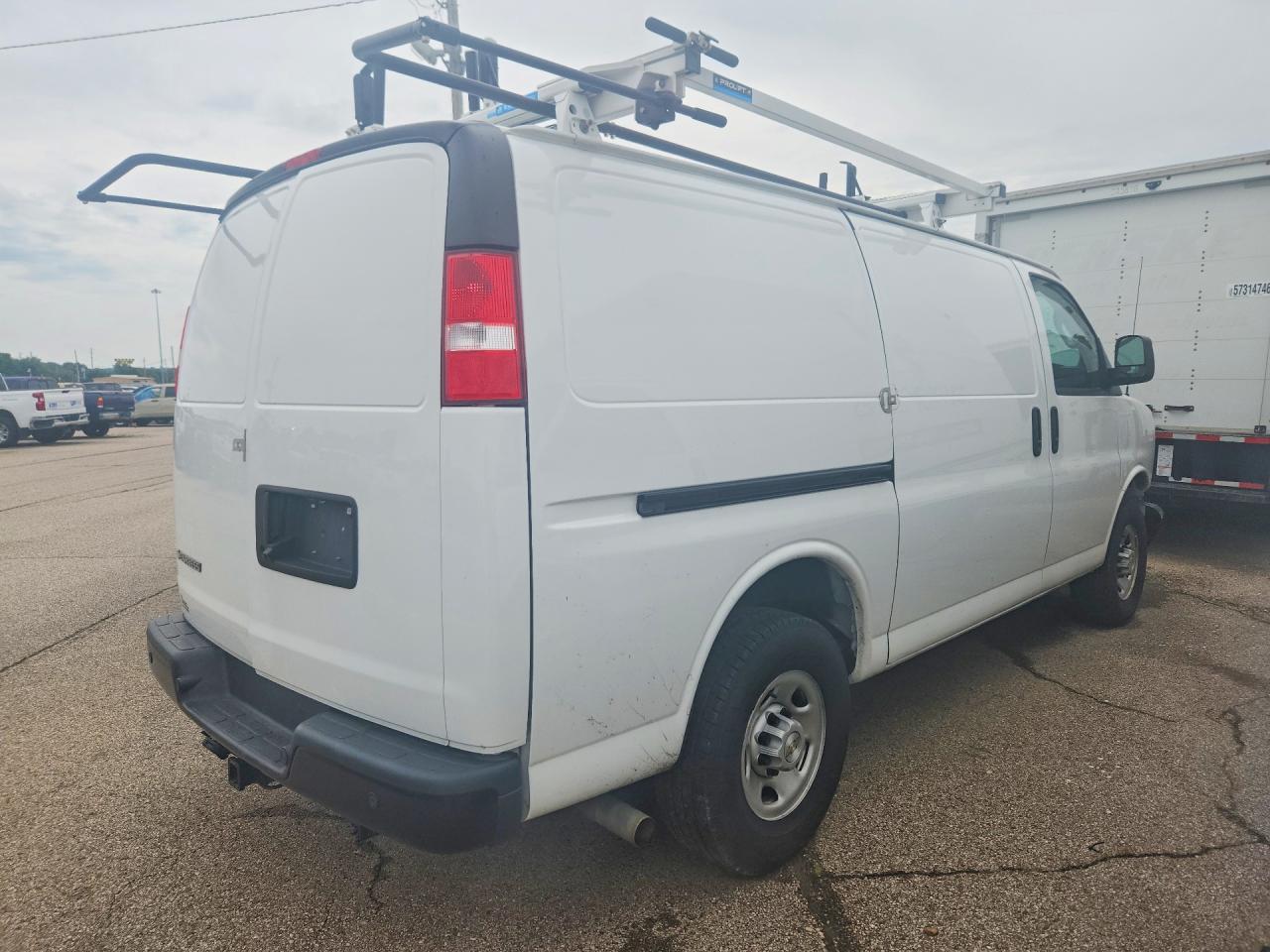 2023 CHEVROLET EXPRESS G3500 — снимка 3