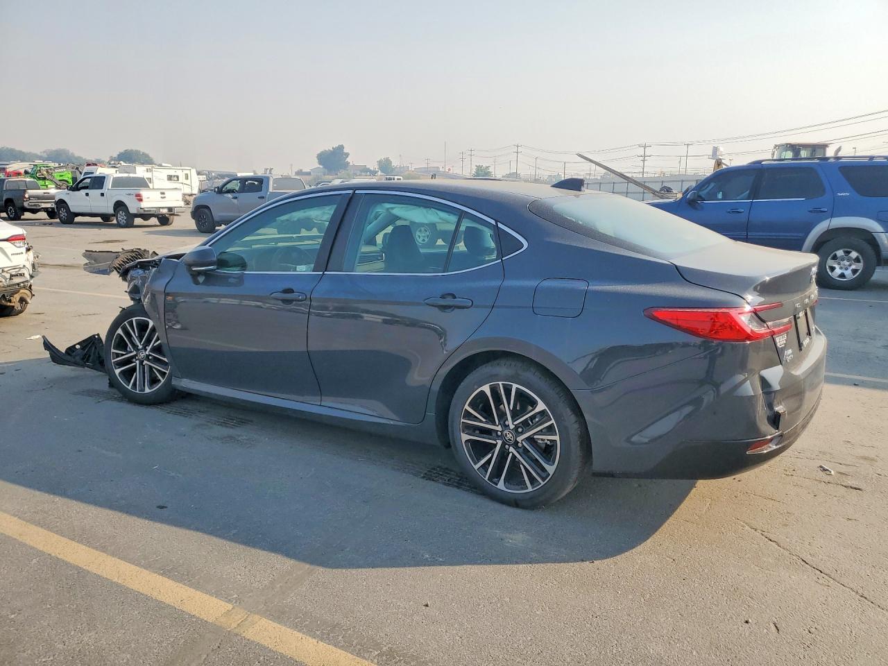 2026 TOYOTA CAMRY XLE — снимка 2
