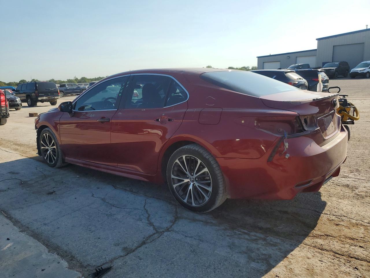 2018 TOYOTA CAMRY SE — снимка 2