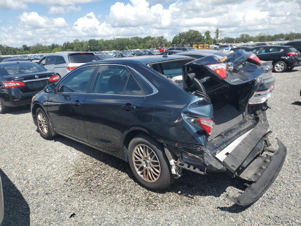 2015 TOYOTA CAMRY LE — снимка 2