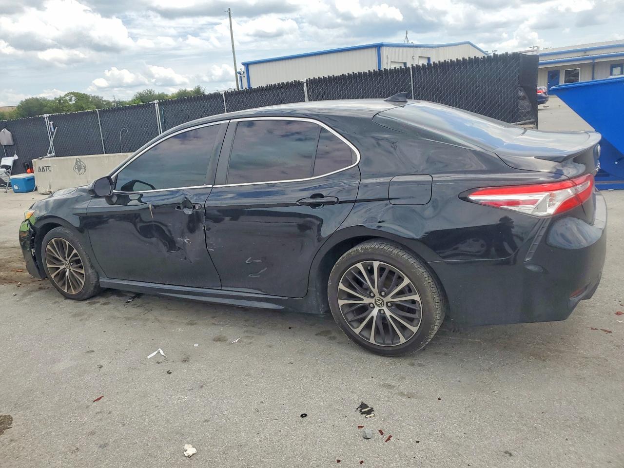 2020 TOYOTA CAMRY SE — снимка 2