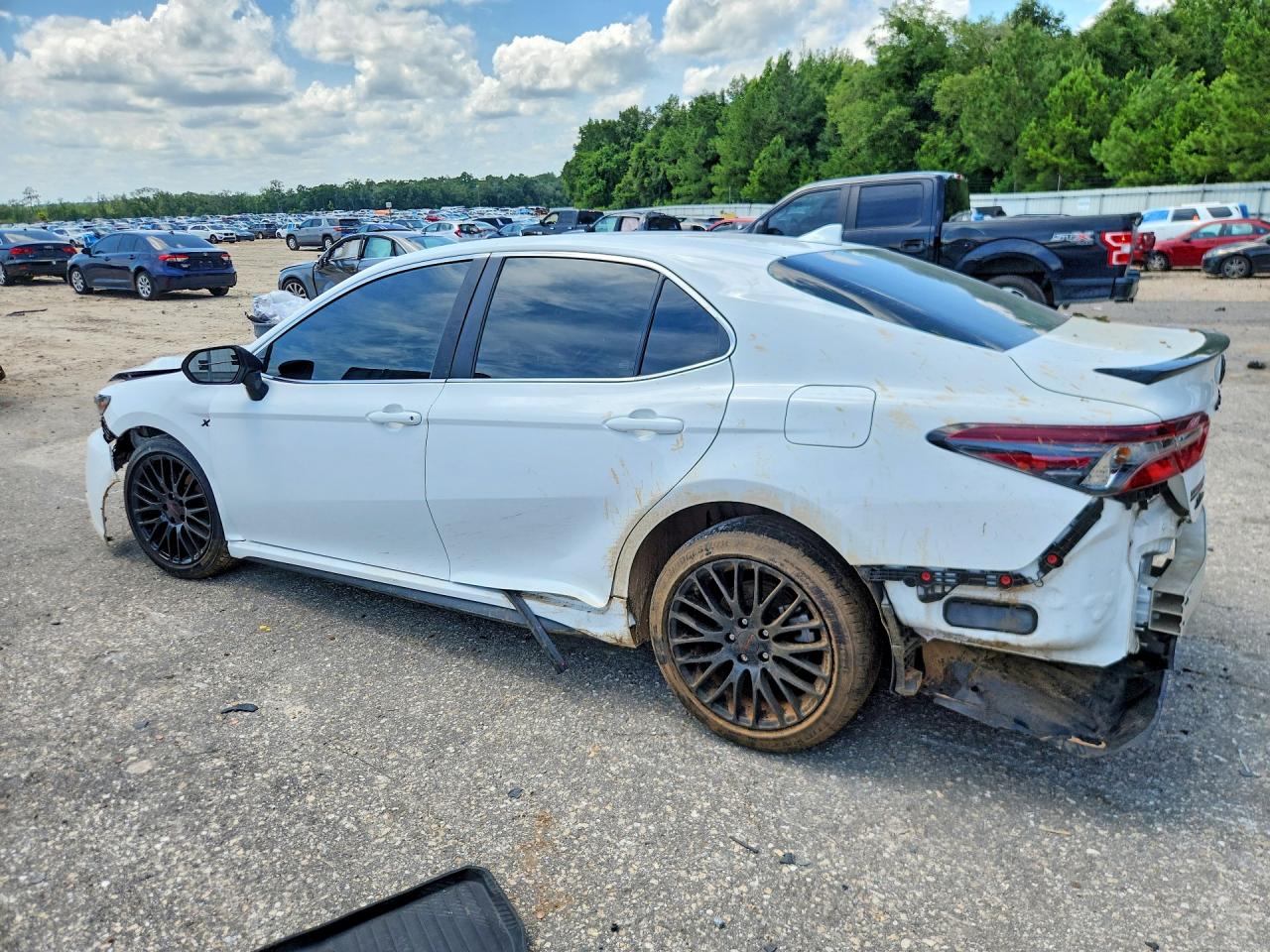 2024 TOYOTA CAMRY SE — снимка 2