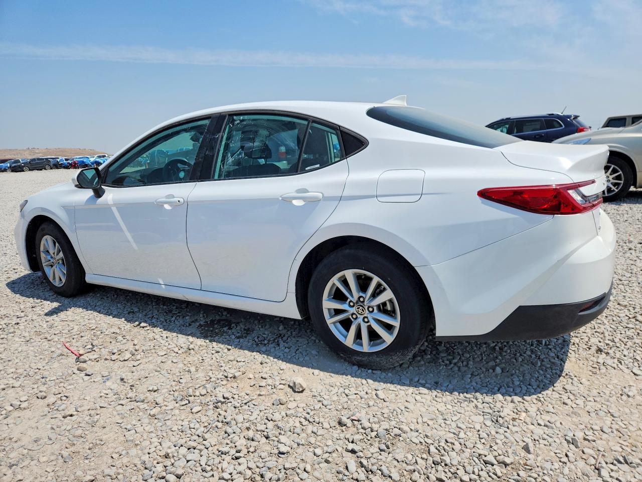 2025 TOYOTA CAMRY LE — снимка 2