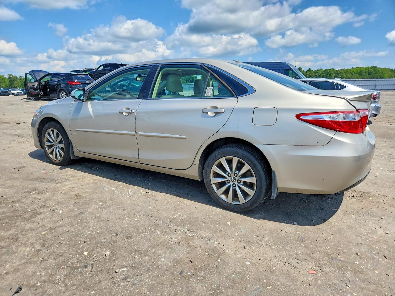 2015 TOYOTA CAMRY XLE — снимка 2