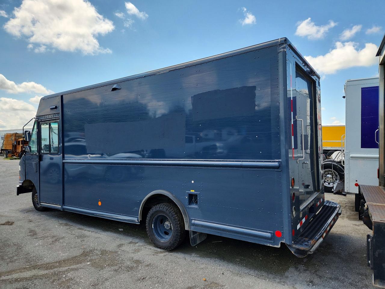 2019 FORD E450 — снимка 2