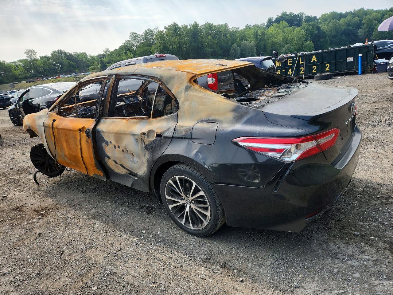 2020 TOYOTA CAMRY SE — photo 2