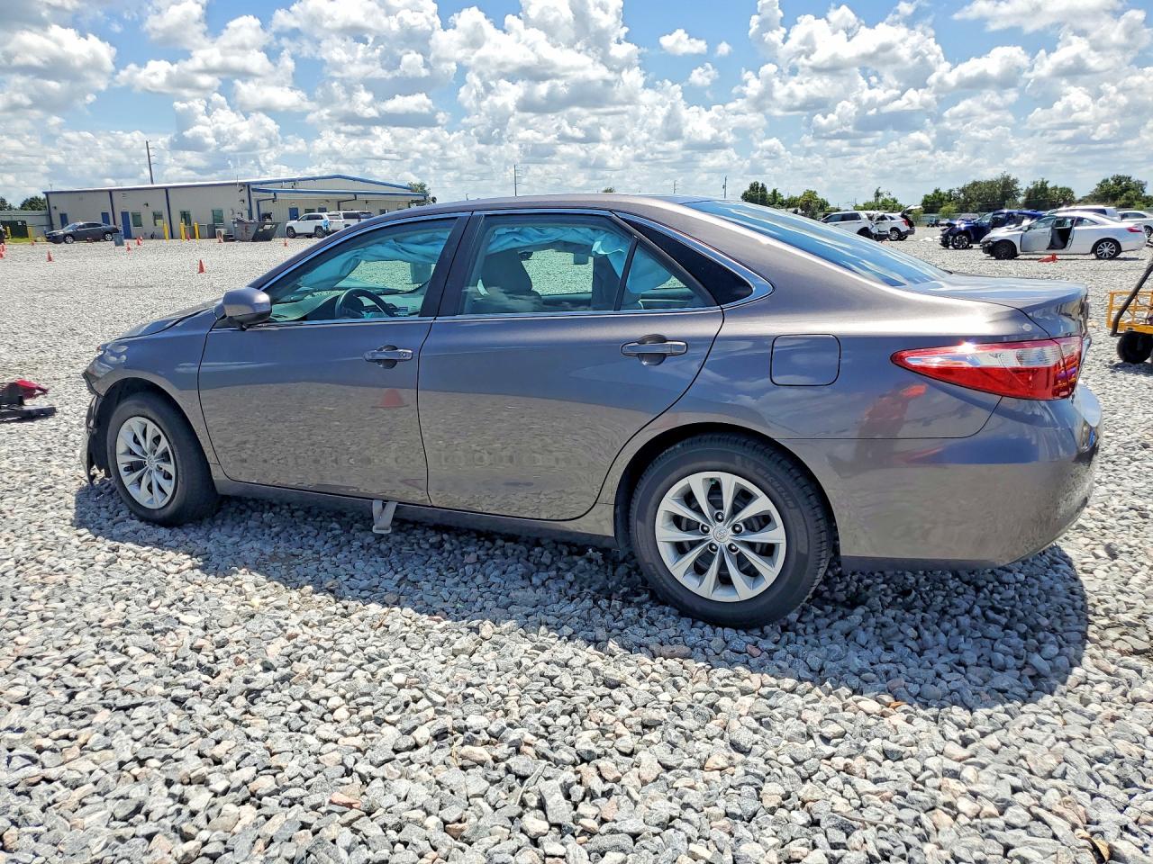 2016 TOYOTA CAMRY LE — снимка 2