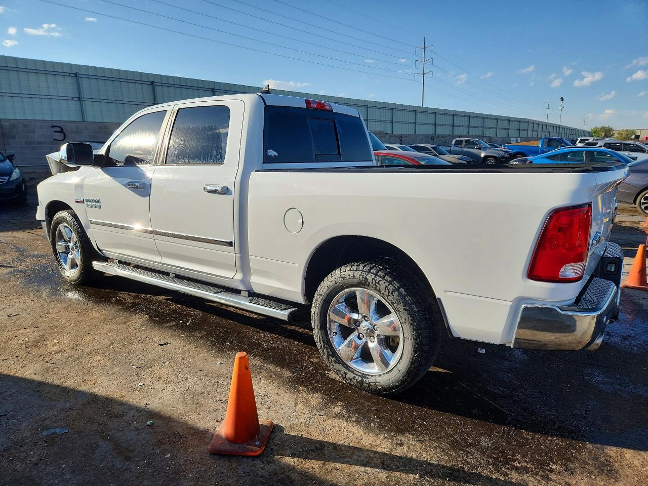 2015 RAM 1500 SLT — снимка 2