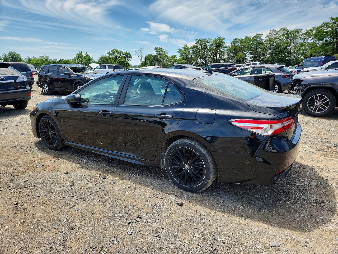 2020 TOYOTA CAMRY SE NIGHTSHADE — снимка 2