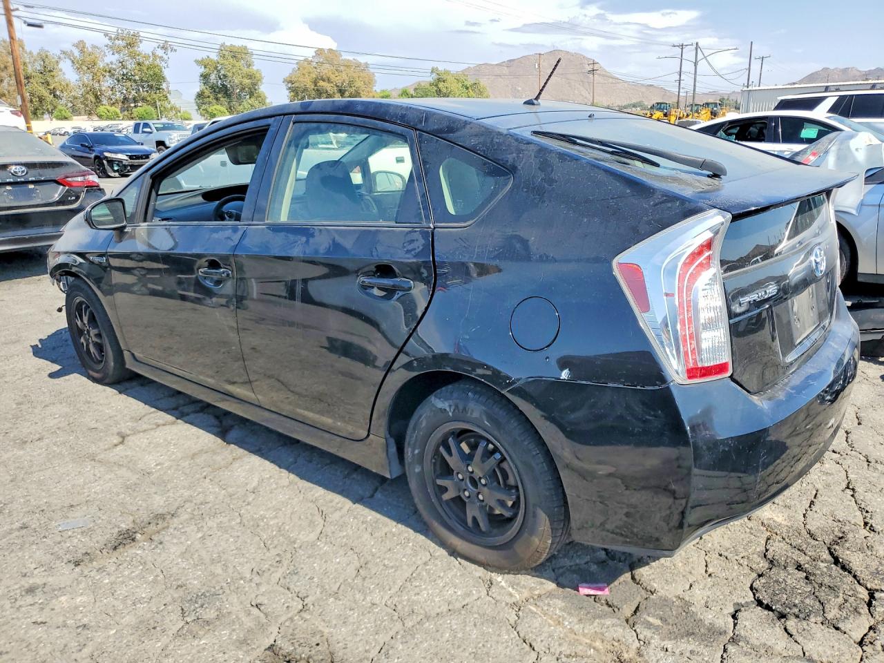 2015 TOYOTA PRIUS TWO — снимка 2