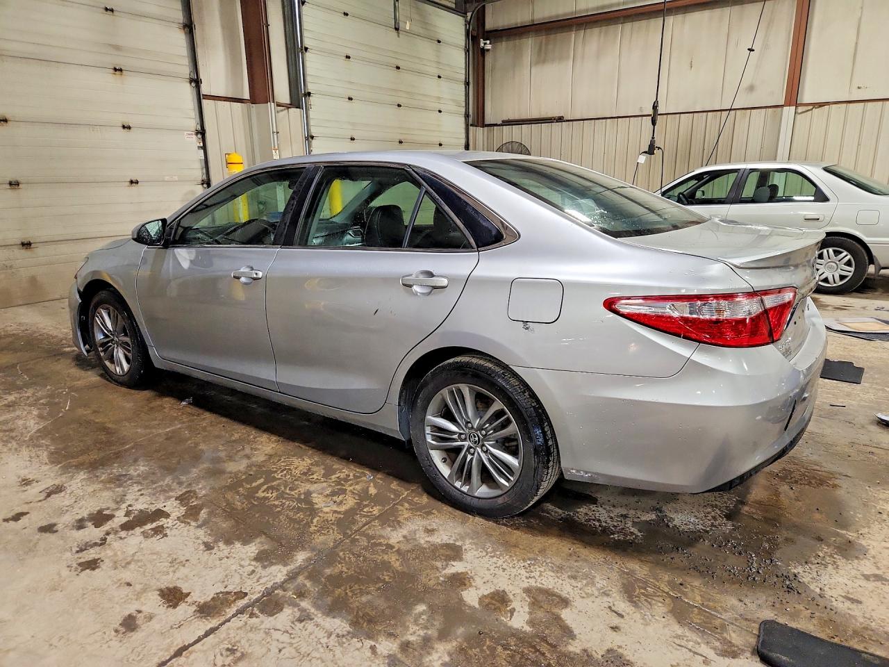 2015 TOYOTA CAMRY SE — снимка 2