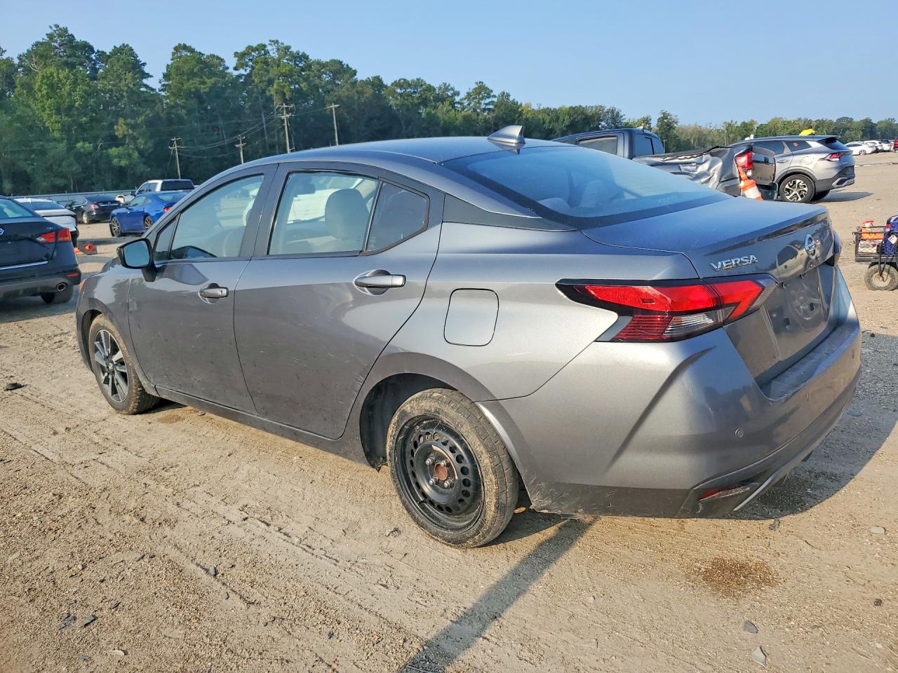 2021 NISSAN VERSA SV — снимка 2