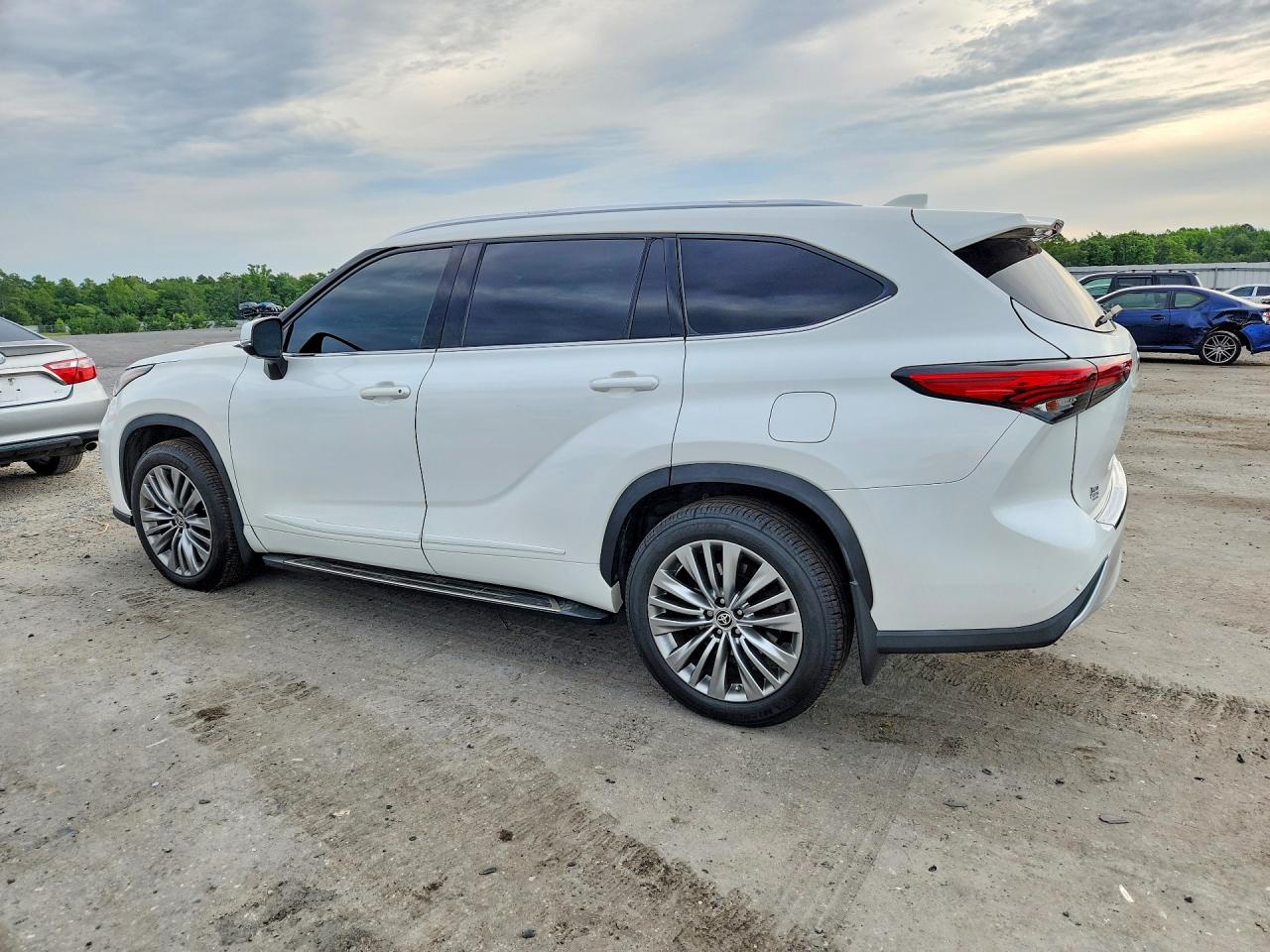 2021 TOYOTA HIGHLANDER PLATINUM — снимка 2
