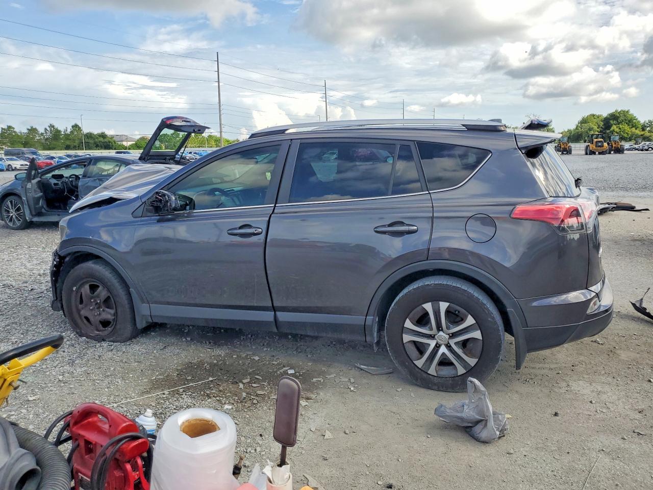 2017 TOYOTA RAV4 LE — снимка 2