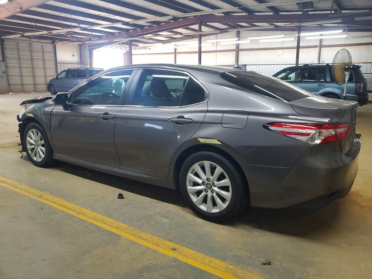 2019 TOYOTA CAMRY LE — снимка 2