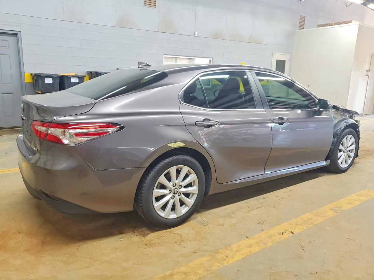 2019 TOYOTA CAMRY LE — снимка 3