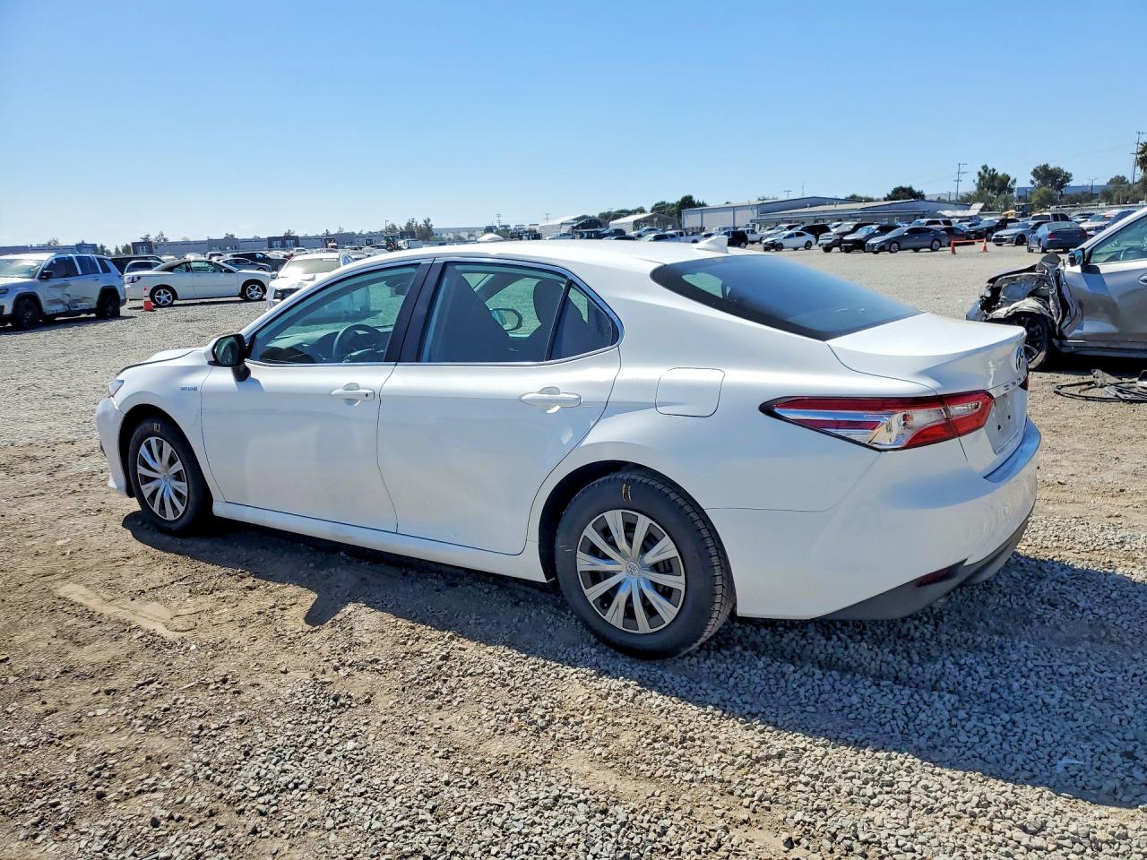 2020 TOYOTA CAMRY LE — снимка 2