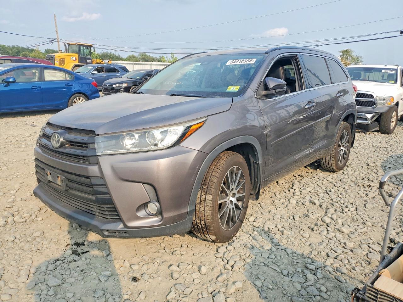 2017 TOYOTA HIGHLANDER SE