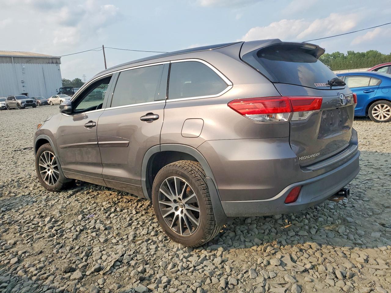 2017 TOYOTA HIGHLANDER SE — снимка 2