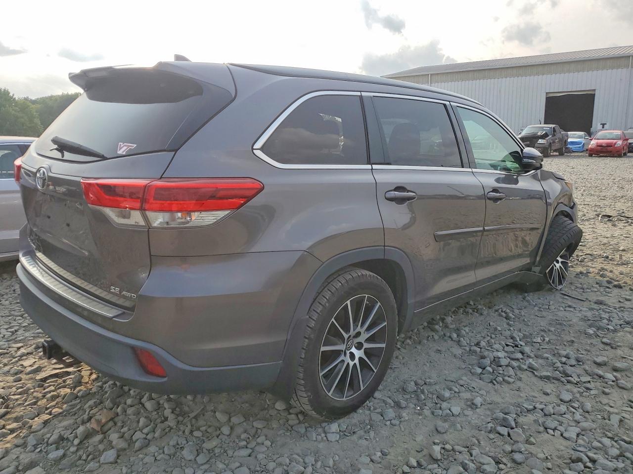 2017 TOYOTA HIGHLANDER SE — снимка 3
