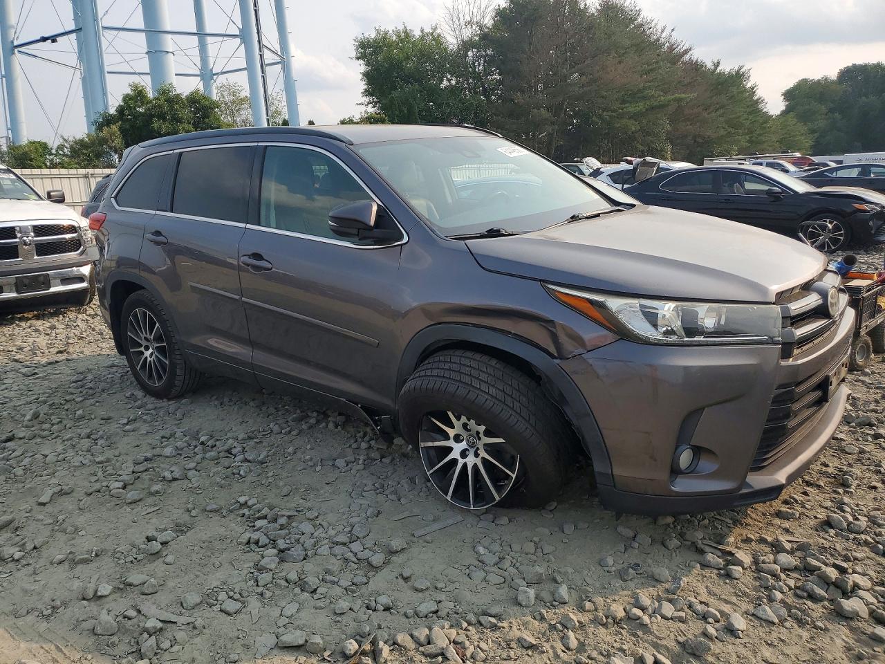 2017 TOYOTA HIGHLANDER SE — снимка 4