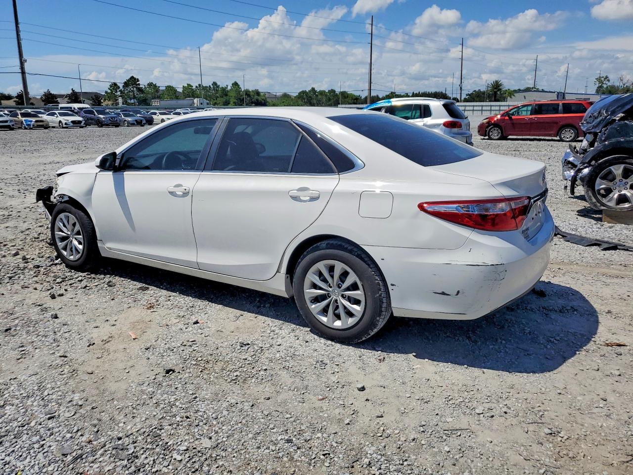 2015 TOYOTA CAMRY LE — снимка 2