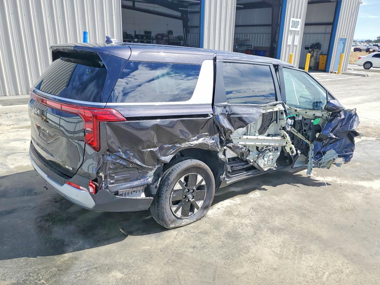 2026 KIA CARNIVAL LXS — снимка 3