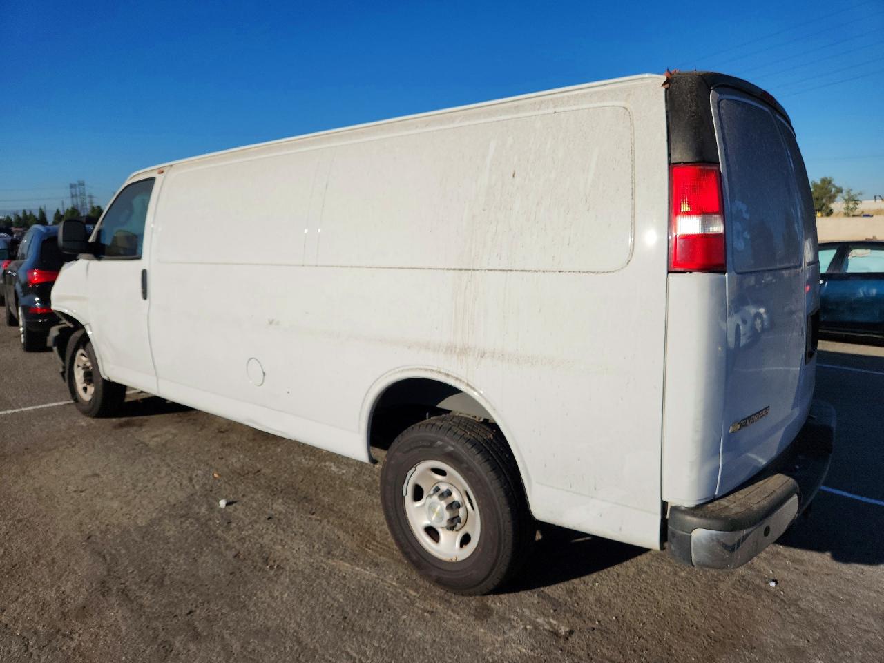 2022 CHEVROLET EXPRESS 3500 — снимка 2