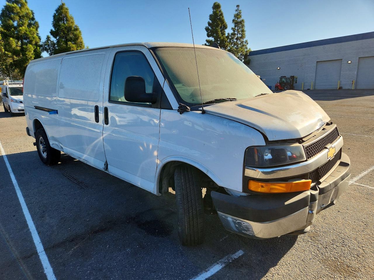 2022 CHEVROLET EXPRESS 3500 — снимка 4