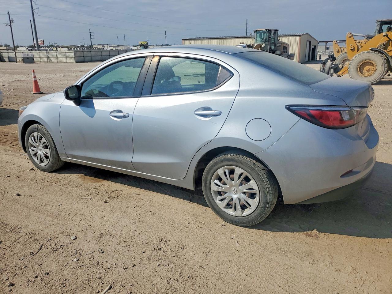 2019 TOYOTA YARIS L — снимка 2