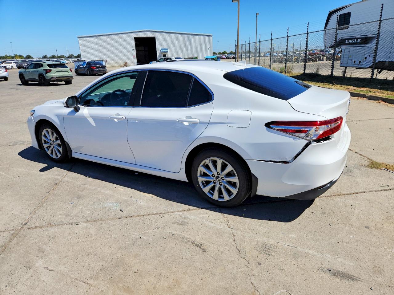 2020 TOYOTA CAMRY LE — снимка 2
