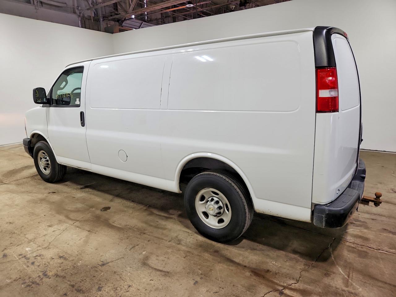 2022 CHEVROLET EXPRESS G3500 — снимка 2