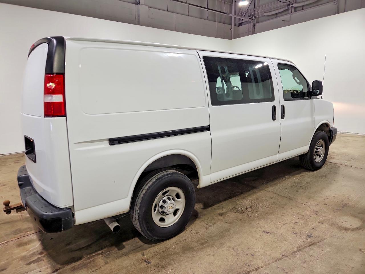 2022 CHEVROLET EXPRESS G3500 — снимка 3