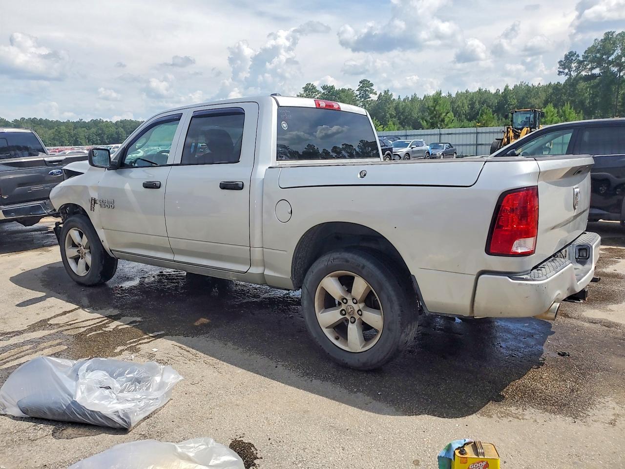 2015 RAM 1500 ST — снимка 2