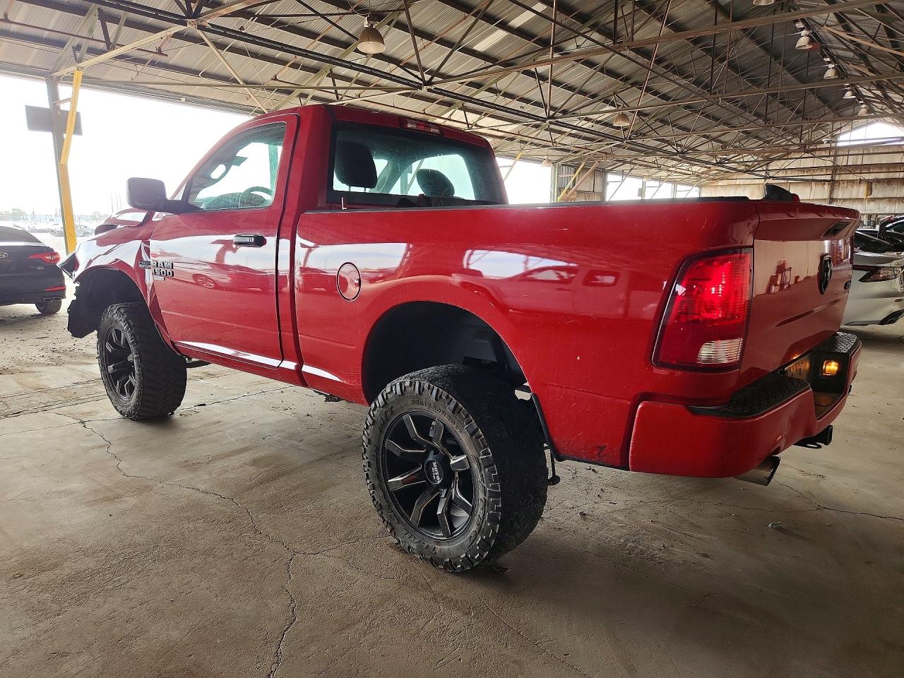 2019 RAM 1500 CLASSIC TRADESMAN — снимка 2