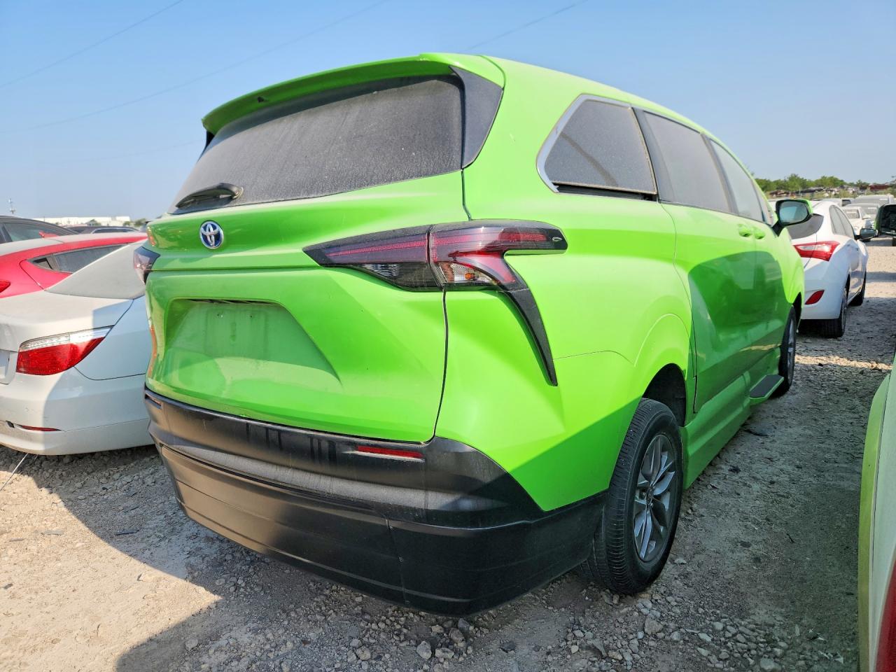 2024 TOYOTA SIENNA LE — снимка 3