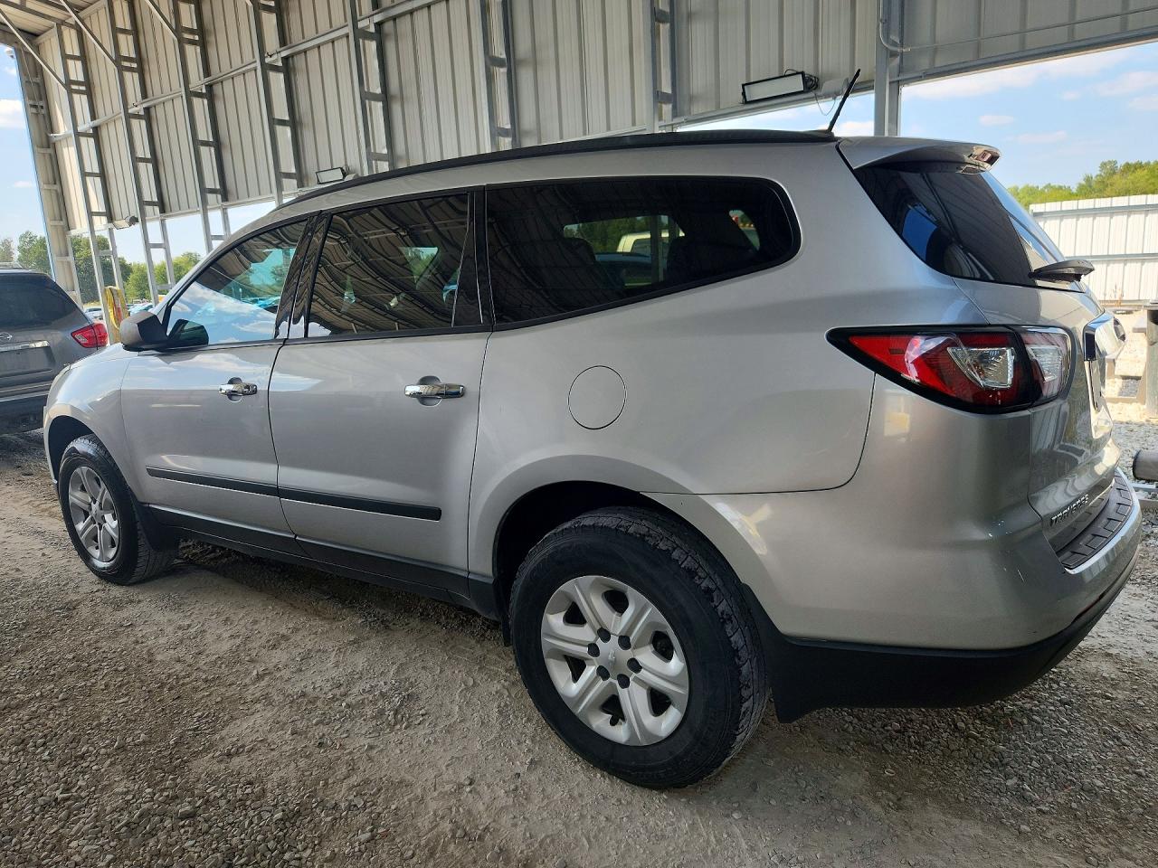 2017 CHEVROLET TRAVERSE LS — снимка 2