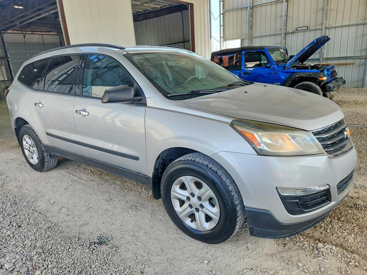 2017 CHEVROLET TRAVERSE LS — снимка 4